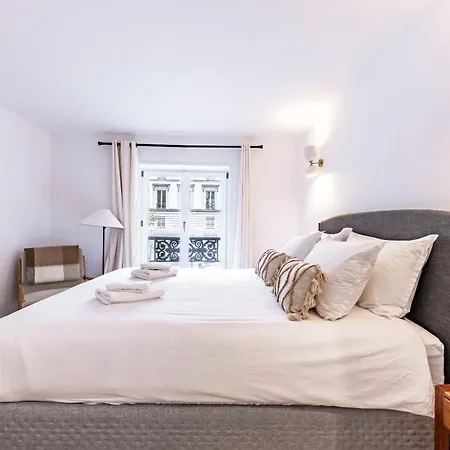 Apartment Brand New 3 Bedrooms Facing Madeleine St Honore Paris