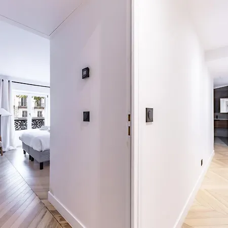 Brand New 3 Bedrooms Facing Madeleine St Honoré Appartamento