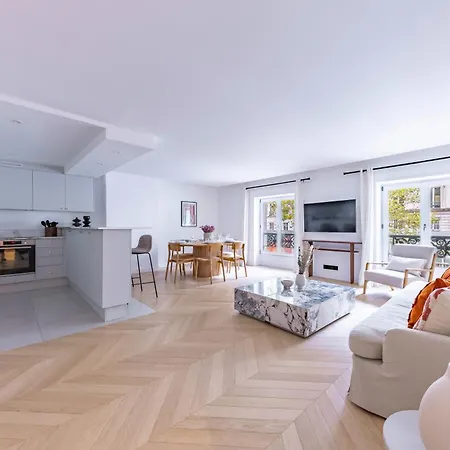Brand New 3 Bedrooms Facing Madeleine St Honoré Appartamento Parigi