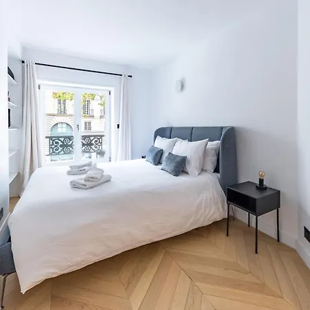 Brand New 3 Bedrooms Facing Madeleine St Honoré Appartamento Parigi