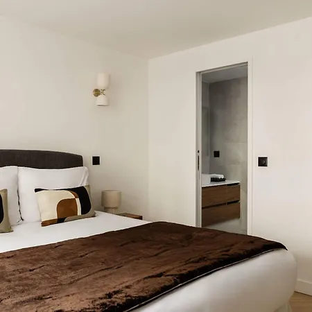 Brand New 3 Bedrooms Facing Madeleine St Honoré Appartamento Parigi