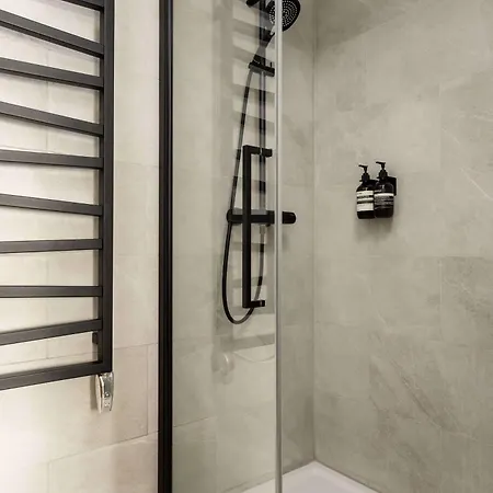 Appartamento Brand New 3 Bedrooms Facing Madeleine St Honoré Parigi