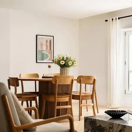 Brand New 3 Bedrooms Facing Madeleine St Honoré Parigi