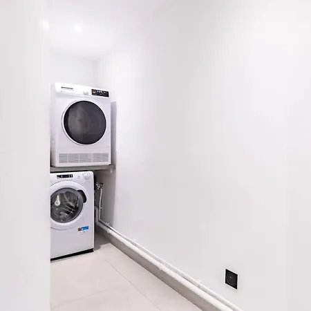 Brand New 3 Bedrooms Facing Madeleine St Honoré Appartamento Parigi